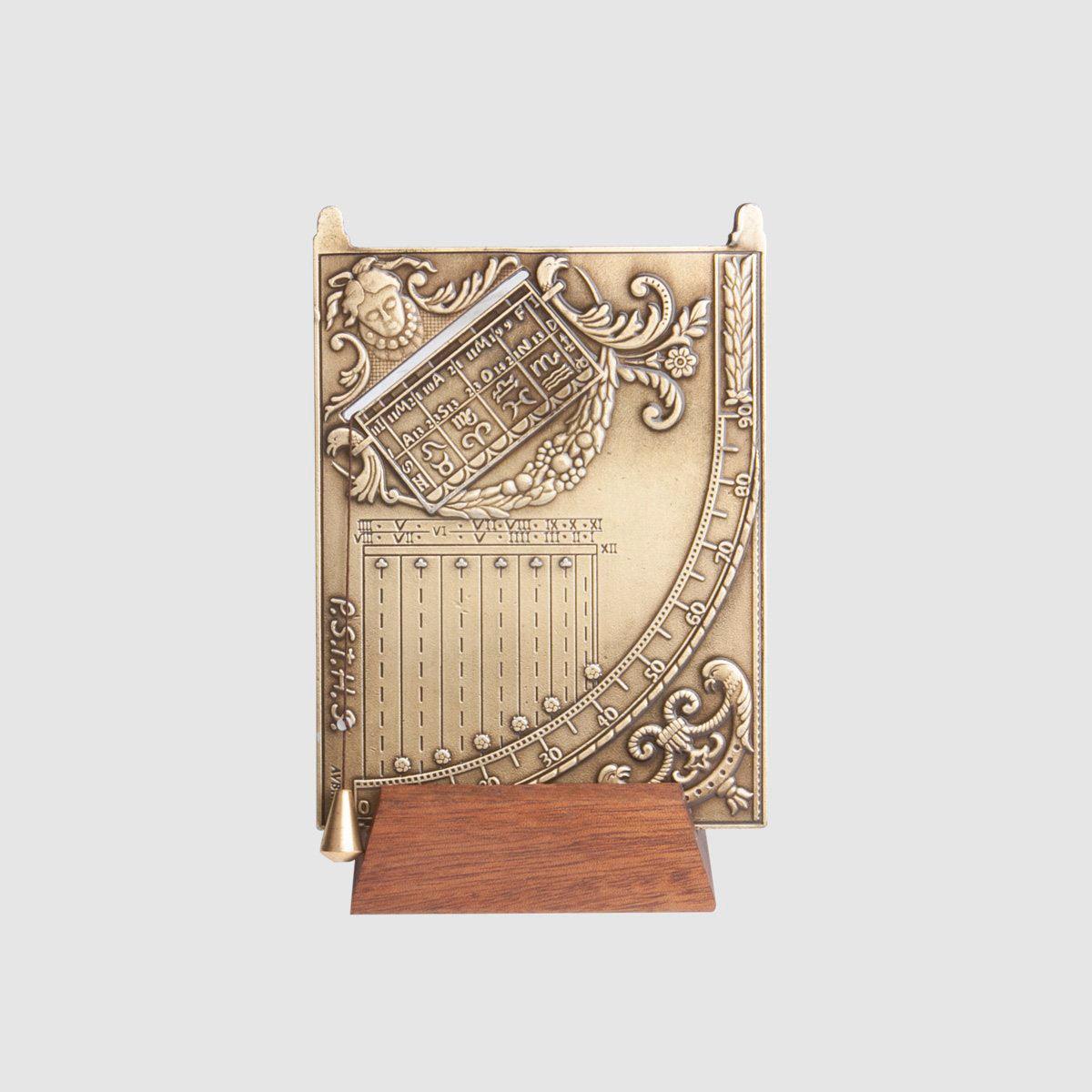 Hemisferium Cappuccino Quadrant Replica on Stand (Pack of 1)