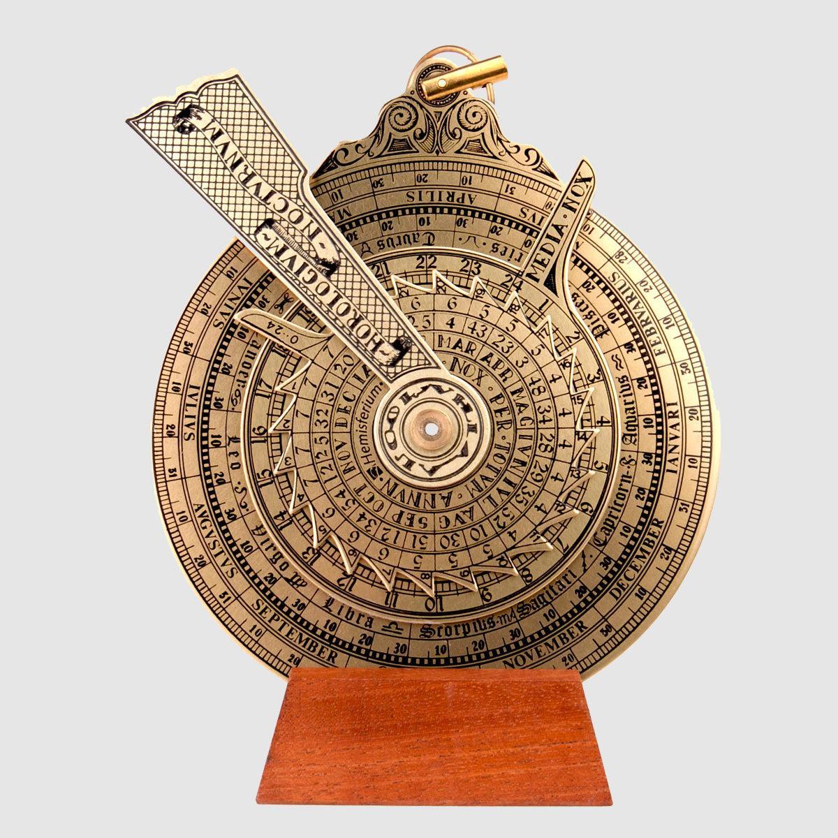 Hemisferium Nocturlabe 15 ∅ Replica on Stand (Pack of 1)